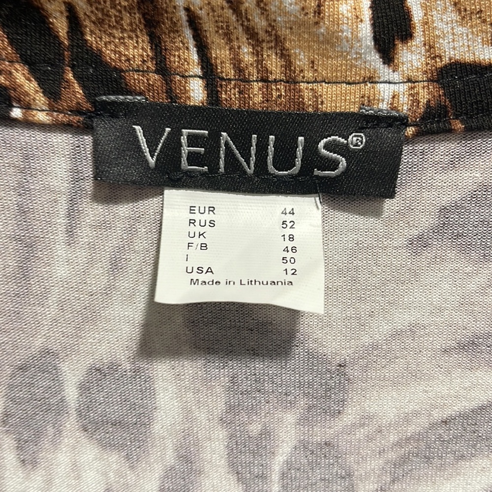 Women’s size 12 Animal print short suit - Picture 4 of 5